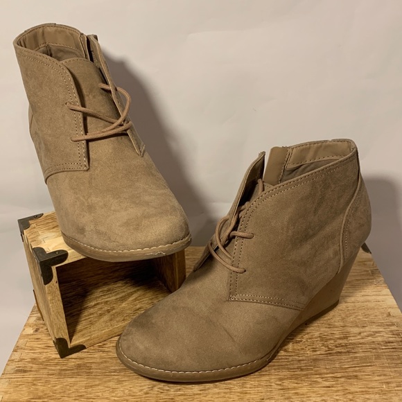 Universal Thread Bessie Taupe Bootie - Picture 3 of 11